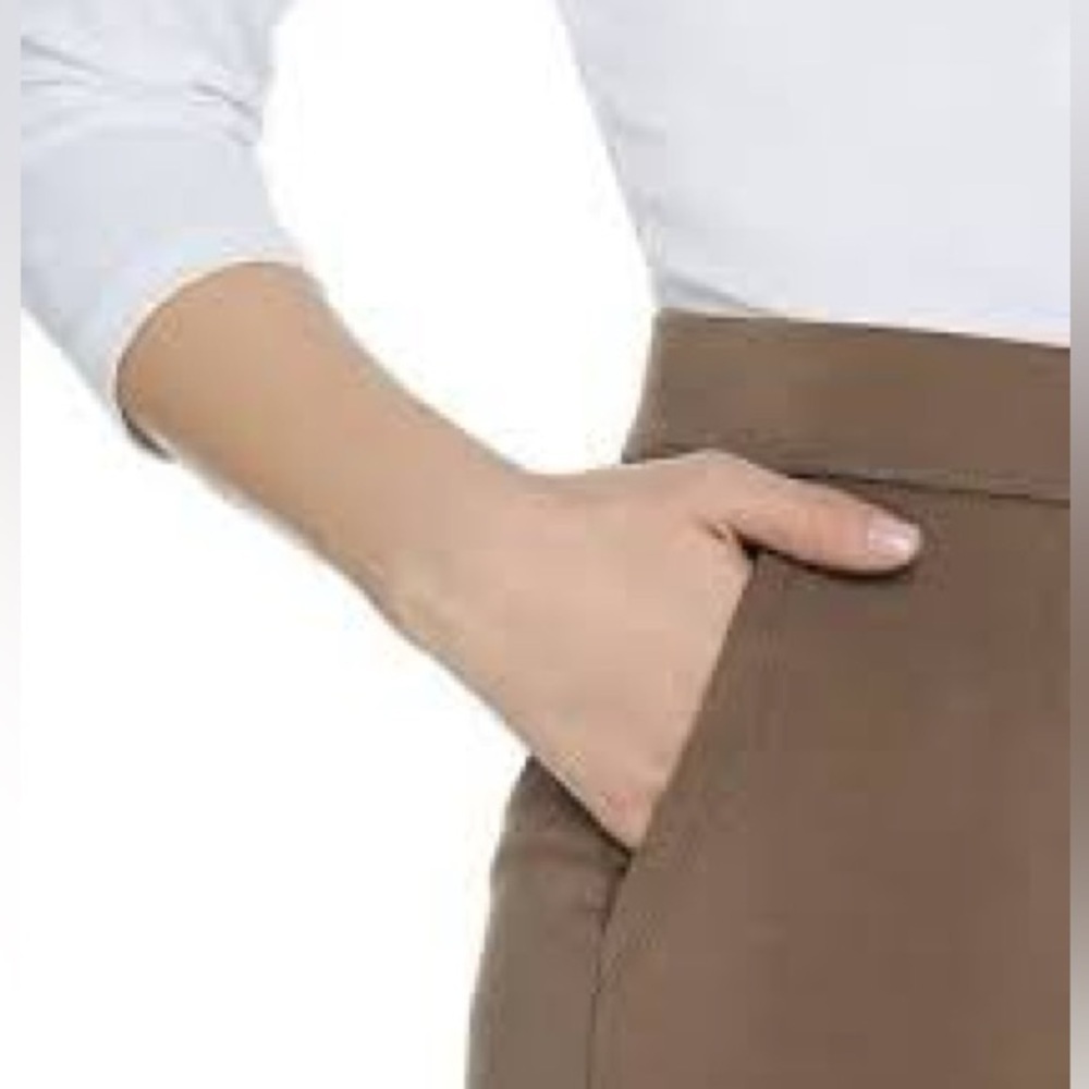 Lisa Rinna Collection Pull-On Jogger - Picture 2 of 9